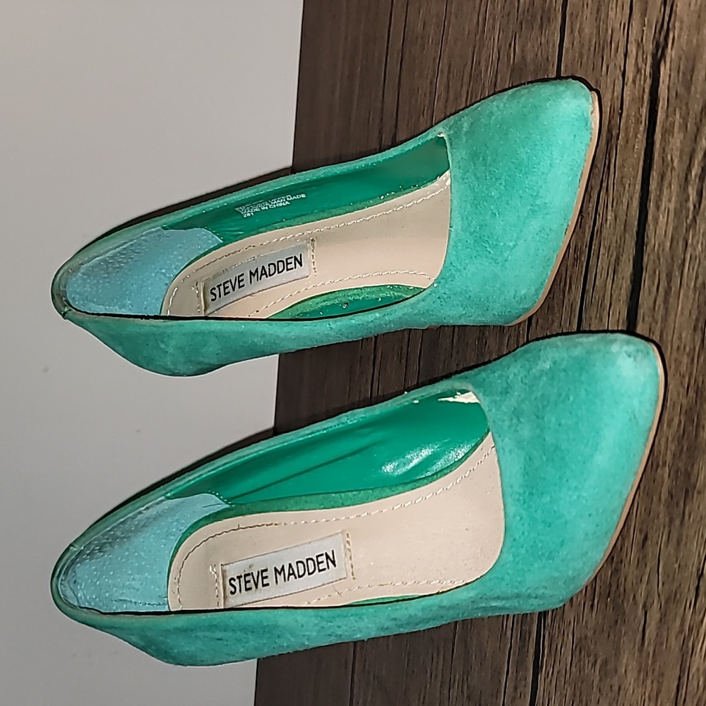 Steve Madden Intrude Green Suede Pumps
